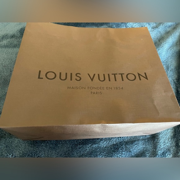 louis vuitton box,wrapping paper,receipt folder,round card with ribbon &gift bag - Picture 5 of 16